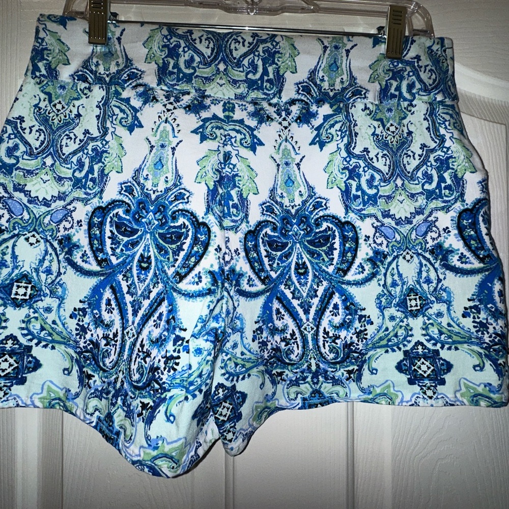 INC Stretch Shorts in blue pattern - Picture 2 of 6